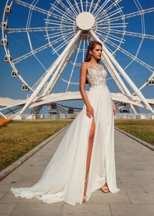Ivory Lace Chiffon Keyhole Back Slit Exclusive Wedding Dress